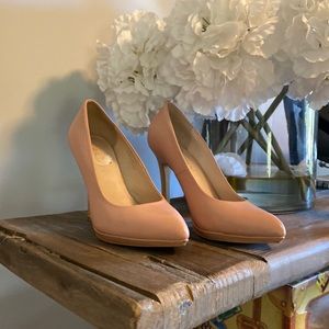 BNIB 🐝 3 for $35 Le Chateau Blush Heels Size 6